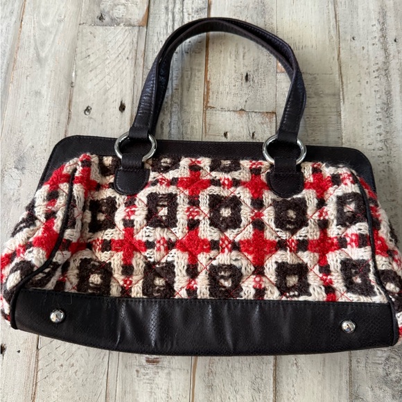 Vera Bradley Red and Black Crochet Shoulder Bag red black leather strap handles - Picture 4 of 7